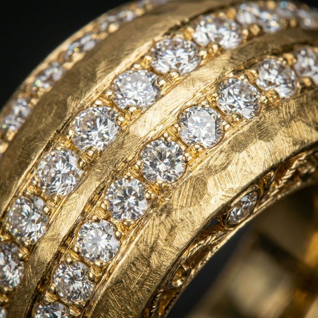 Jewelry Detail Close-up Enhancement